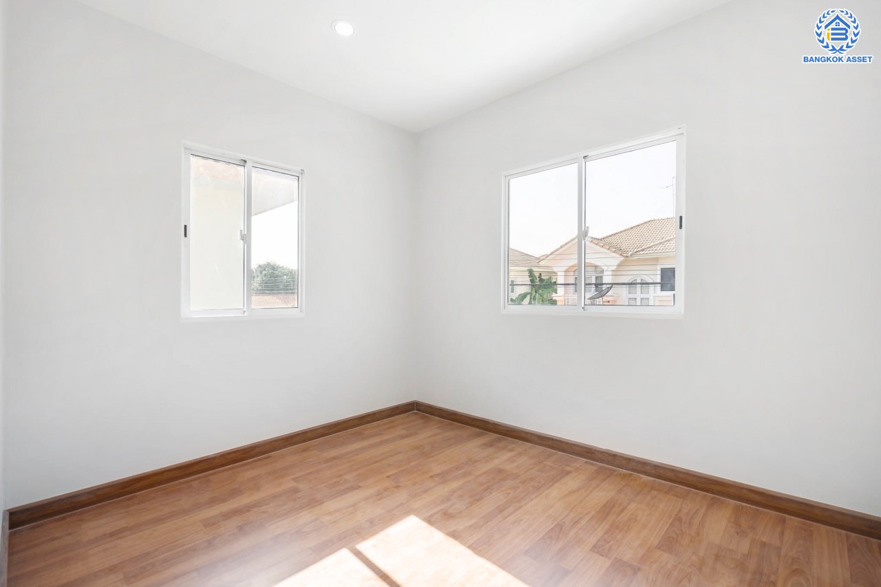 บ้านมือสองตกแต่งใหม่ หลังใหญ่ ดีไซน์ทันสมัย เนื้อที่ 53.8 ตร.ว. ม.ภัสสร14 บางใหญ่-กาญจนาฯ (ซ.กันตนา) รองรับทุกความสุข ฟังก์ชัน 3 ห้องนอน 2 ห้องน้ำ 2 ที่จอดรถ บนทำเลศักยภาพ ใกล้เซ็นทรัลเวสต์เกต ทางด่วน "ศรีรัช" และรถไฟฟ้า "สถานีตลาดบางใหญ่"